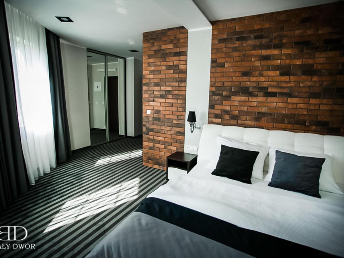 Bialy Dwor Bed & Breakfast Rychwal ภายนอก รูปภาพ