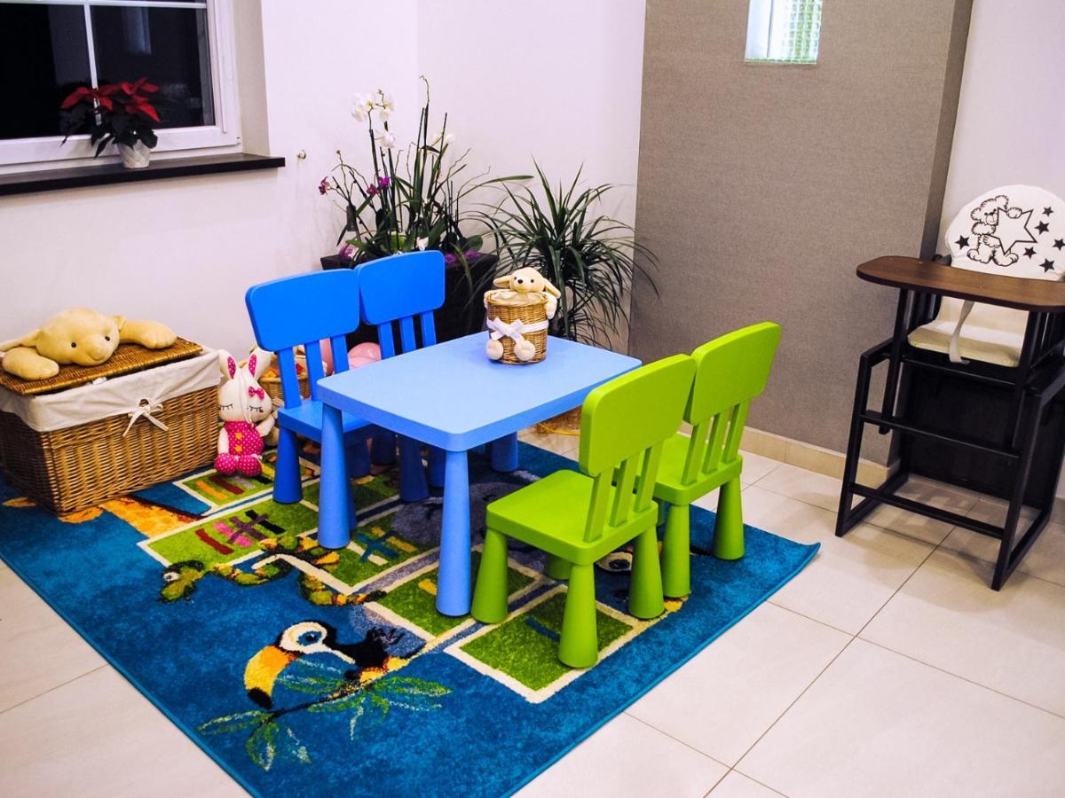 Bialy Dwor Bed & Breakfast Rychwal ภายนอก รูปภาพ