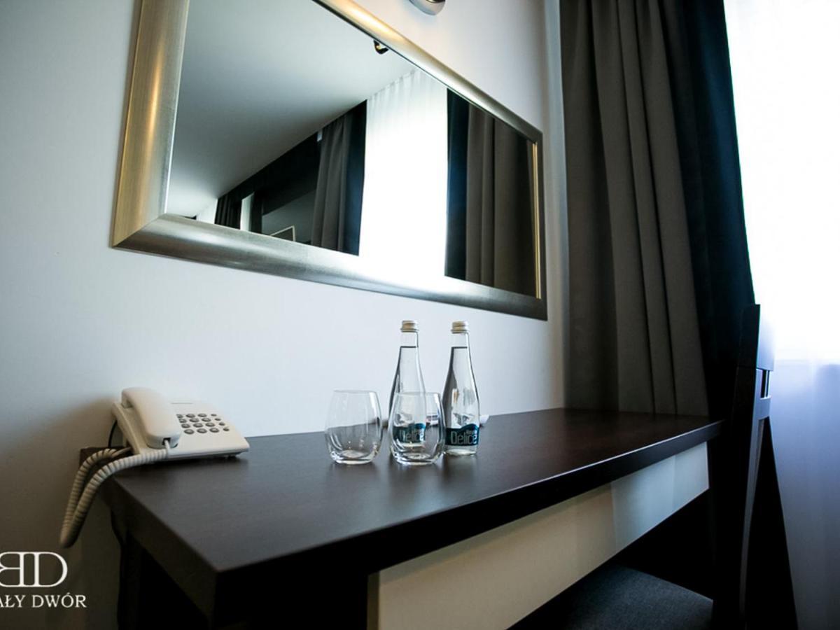 Bialy Dwor Bed & Breakfast Rychwal ภายนอก รูปภาพ