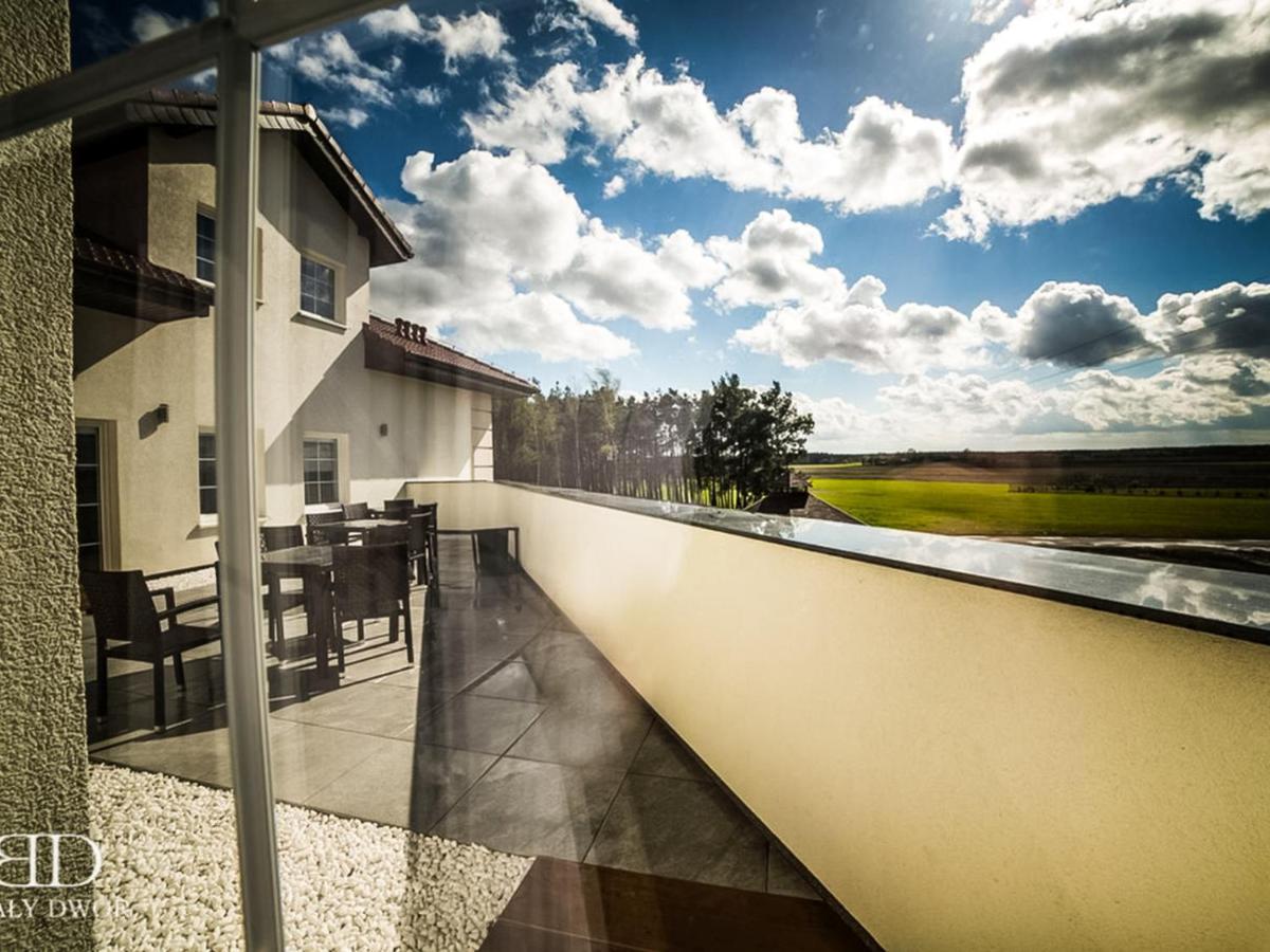 Bialy Dwor Bed & Breakfast Rychwal ภายนอก รูปภาพ