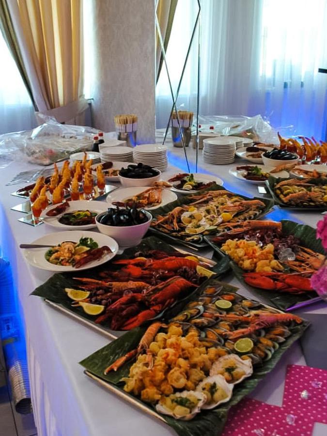 Bialy Dwor Bed & Breakfast Rychwal ภายนอก รูปภาพ
