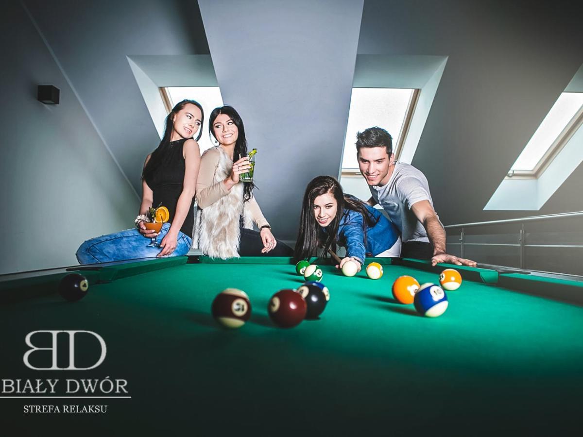 Bialy Dwor Bed & Breakfast Rychwal ภายนอก รูปภาพ