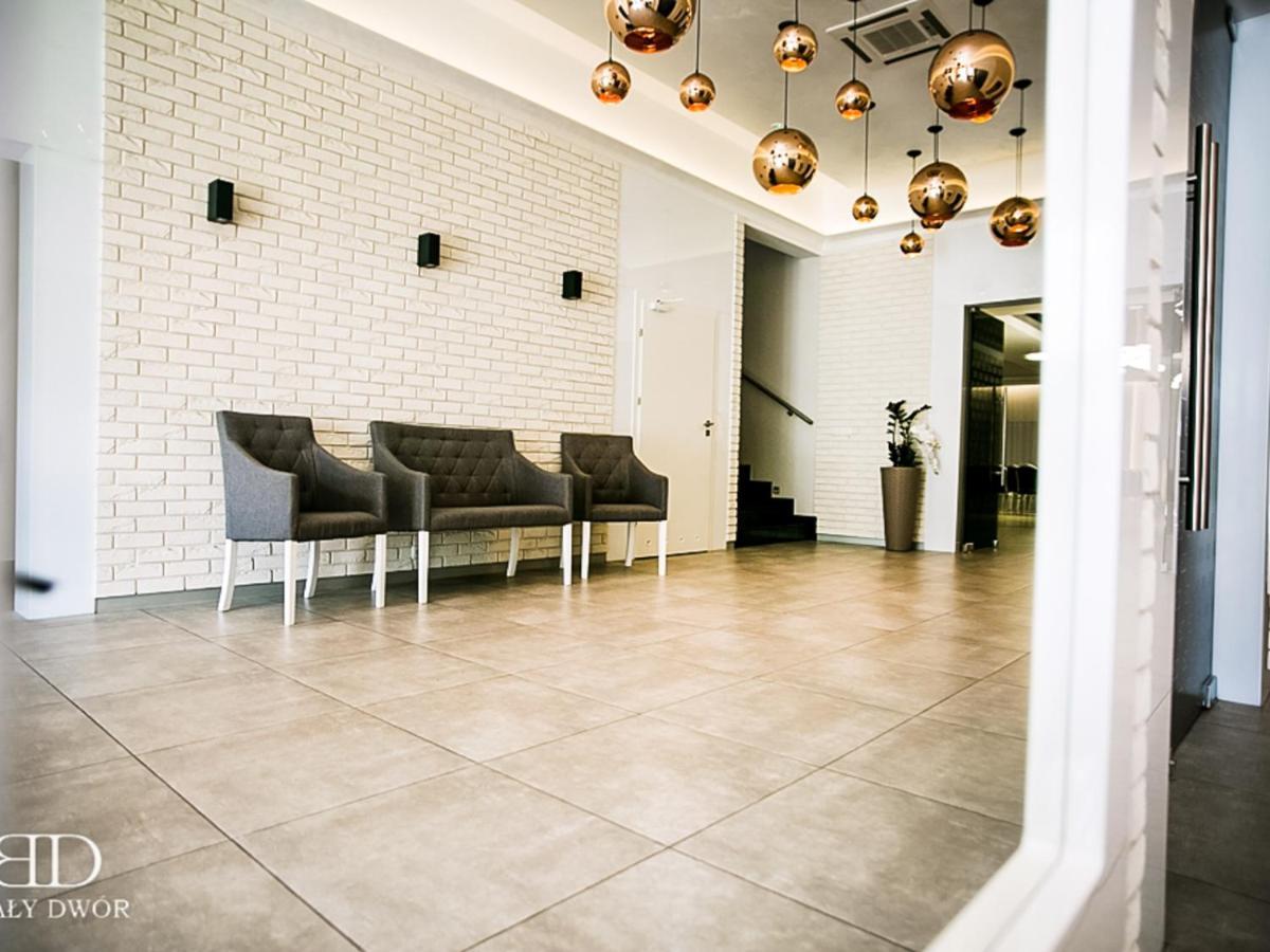 Bialy Dwor Bed & Breakfast Rychwal ภายนอก รูปภาพ